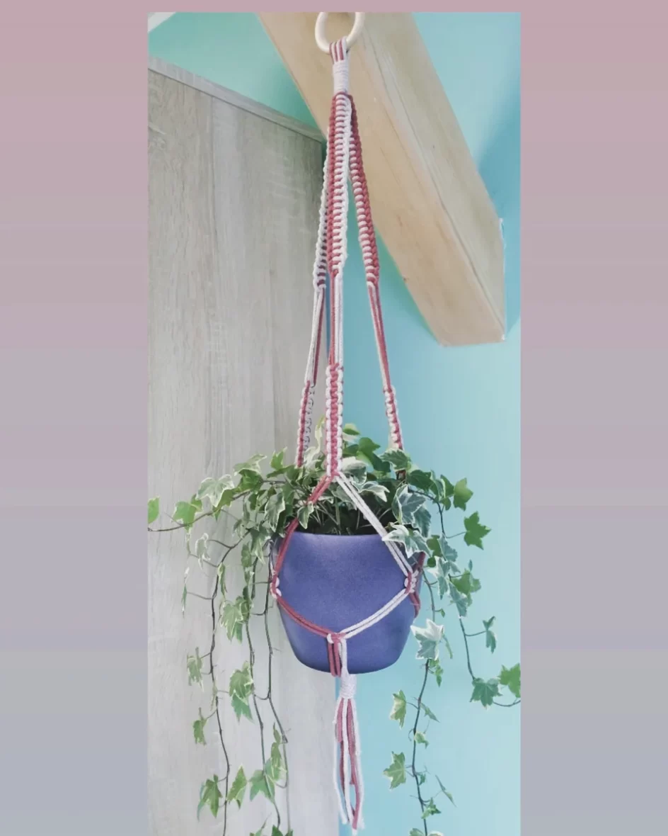 Macramé závěs na květináč Běžovočervený